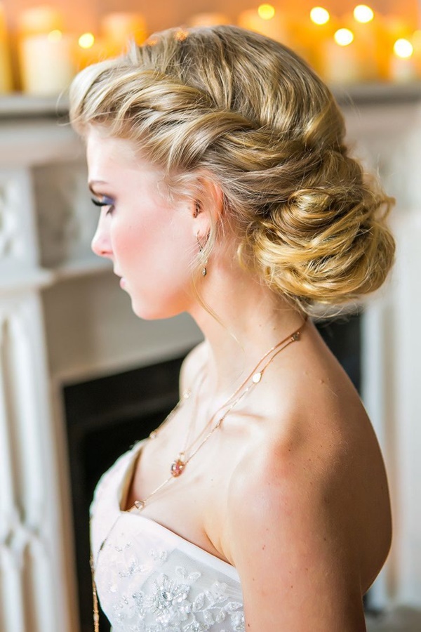 christmas-party-hairstyle-for-women-1