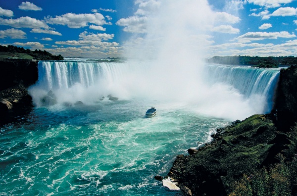 A-Guide-to-Moving-to-Canadas-Most-Famous-Cities