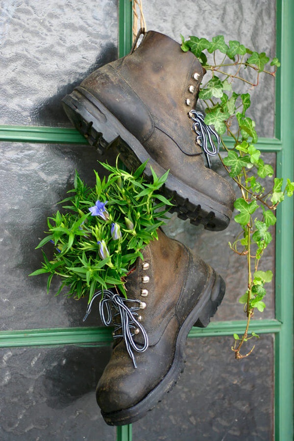 how-to-make-flower-pots-and-planters-from-boots-and-shoes-8