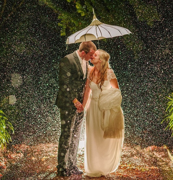 couple-in-the-rain-photography-ideas-2