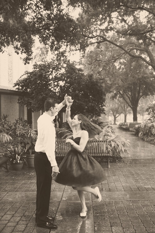 couple-in-the-rain-photography-ideas-3