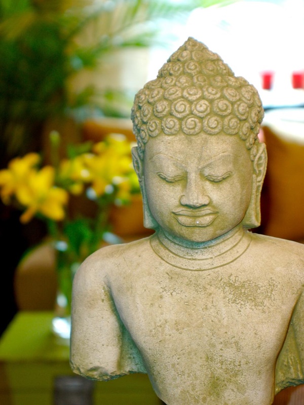 Buddha-Oriented-Living-Room-Decoration-Ideas