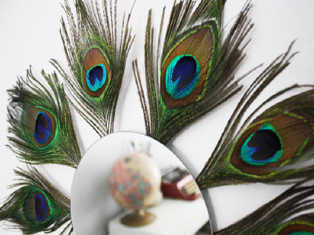 Peacock-Feather-Wall-Decor-Ideas