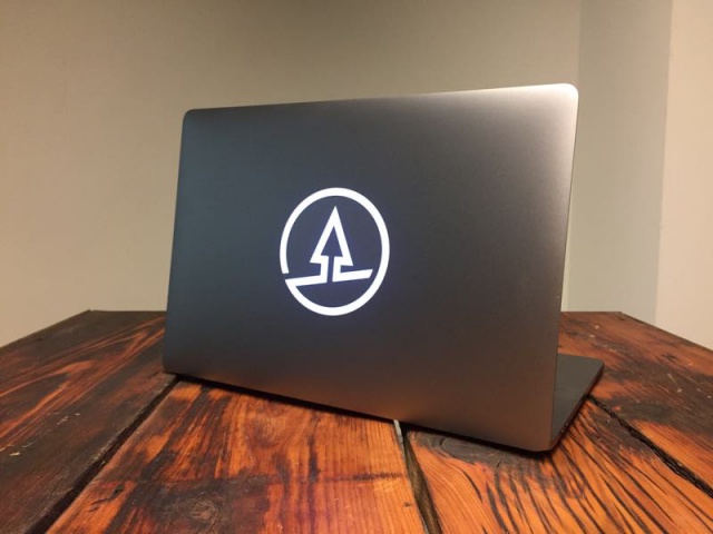 Cool-and-Classy-MacBook-Decoration-Ideas