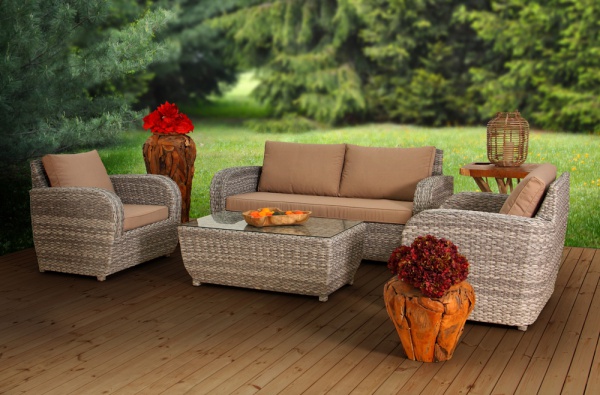 Outdoor-Accessories-to-Upgrade-Your-Patio-Furniture