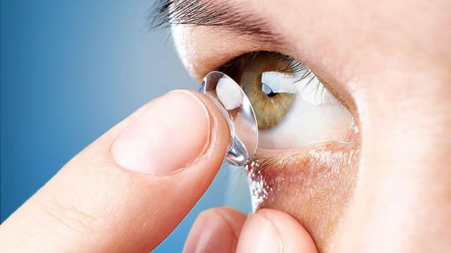 Probable-Causes-And-Solutions-To-Contact-Lens-Irritation