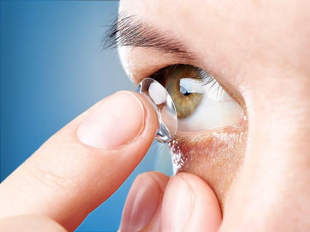 Probable-Causes-And-Solutions-To-Contact-Lens-Irritation