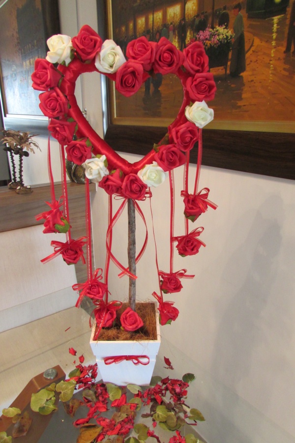 Stunning And Romantic Valentine's Day Decorations Ideas