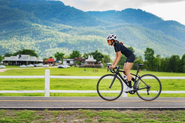 How-To-Bike-Ride-Safely-in-Large-Crowds