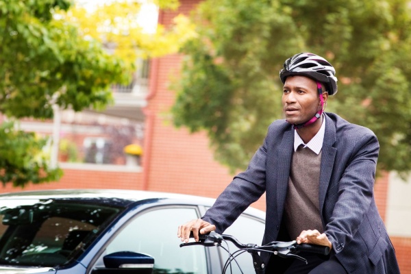 How-To-Bike-Ride-Safely-in-Large-Crowds